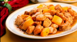 Peito de frango com pêssego em calda e champanhe